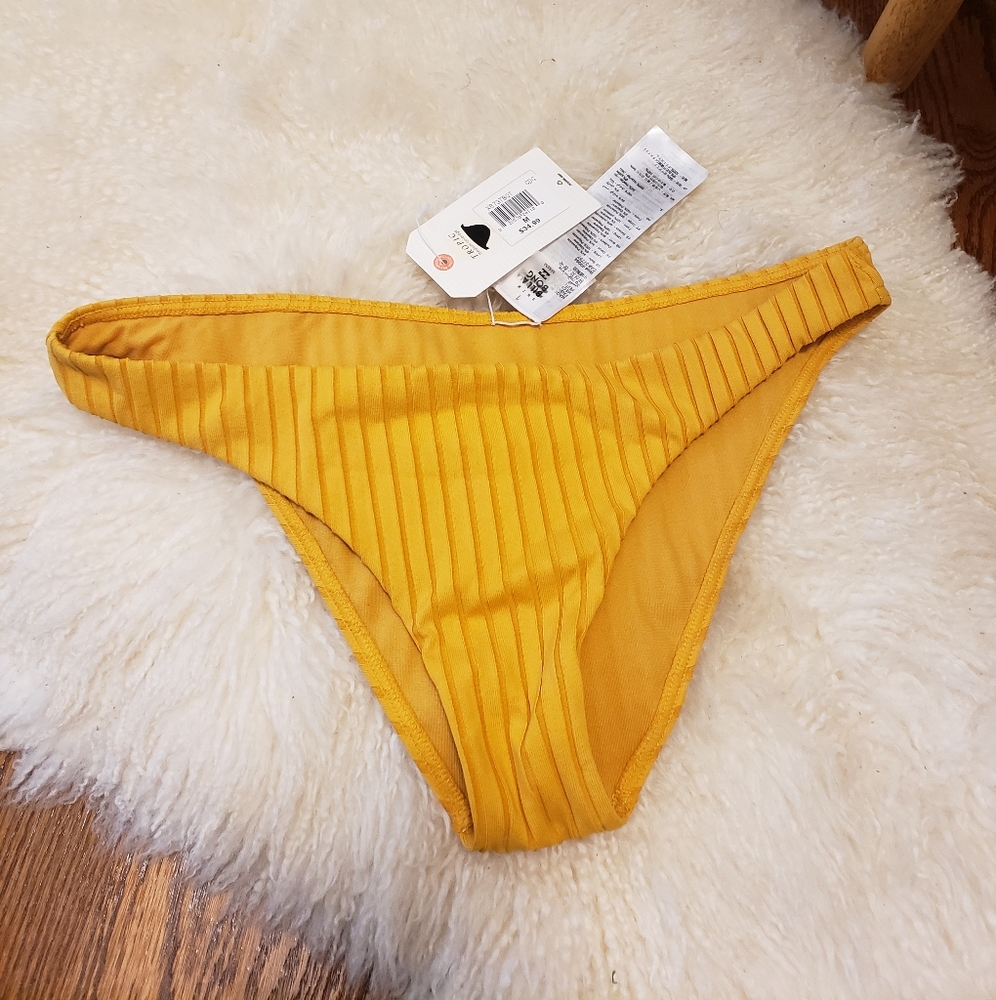 Beautiful Bikini Bottom 👙